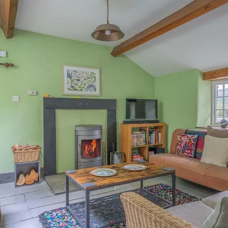 The At Brantwood, 4 Bedroom House With Views And Access *