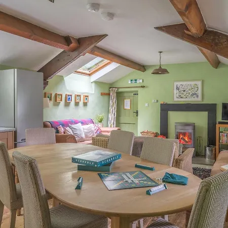The At Brantwood, 4 Bedroom House With Views And Access *