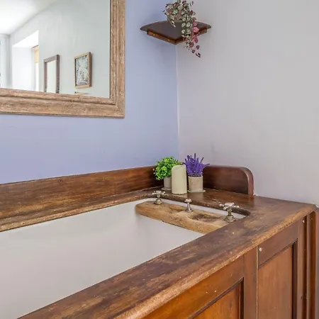 The At Brantwood, 4 Bedroom House With Views And Access Coniston