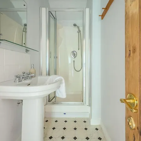 The At Brantwood, 4 Bedroom House With Views And Access *