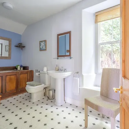 The At Brantwood, 4 Bedroom House With Views And Access